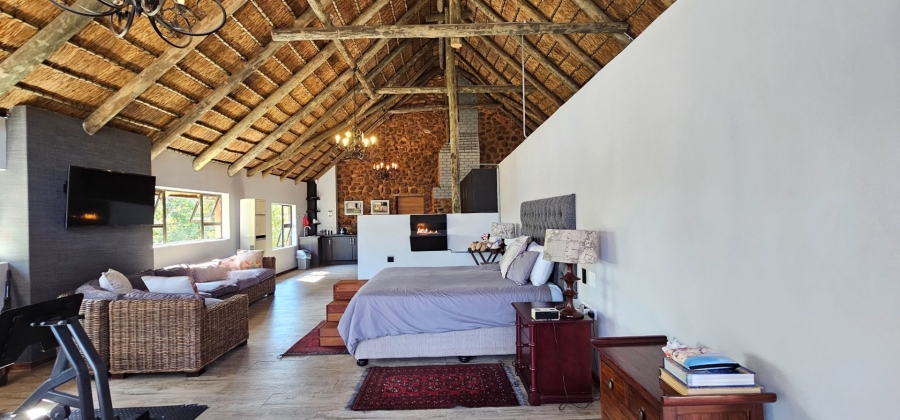 6 Bedroom Property for Sale in Hartbeesfontein North West